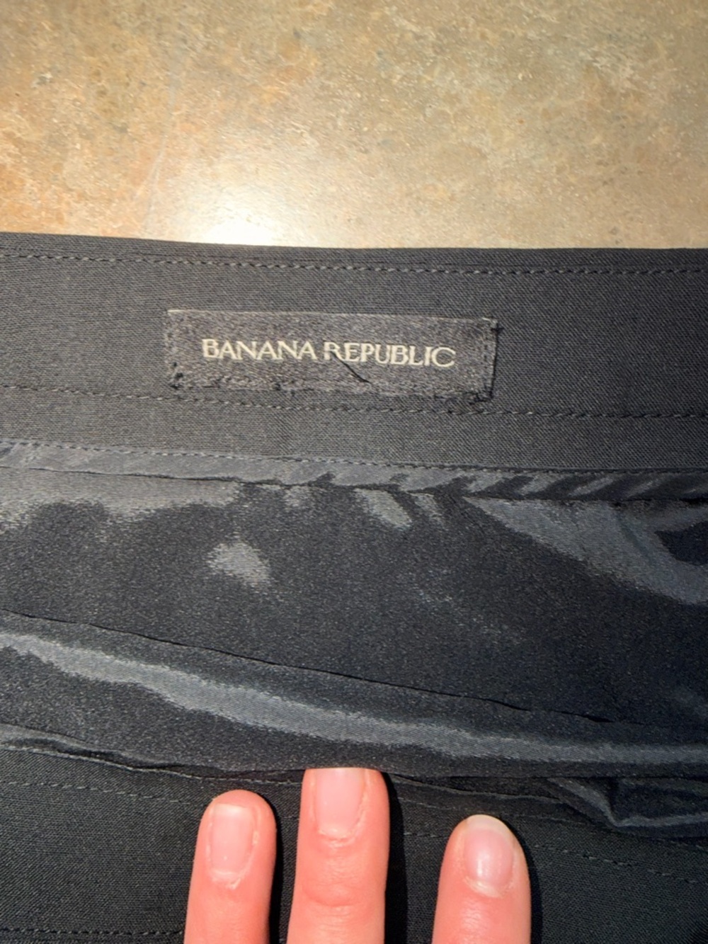 Banana Republic Black Pencil Skirt - Size 6 - Picture 3 of 11